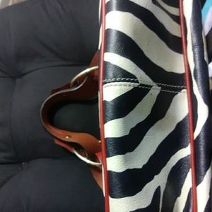 Dooney & Bourke Bags - Dooney & Bourke Zebra print cute bag Dooney & Bourke Bags - Dooney & Bourke Zebra print cute bag